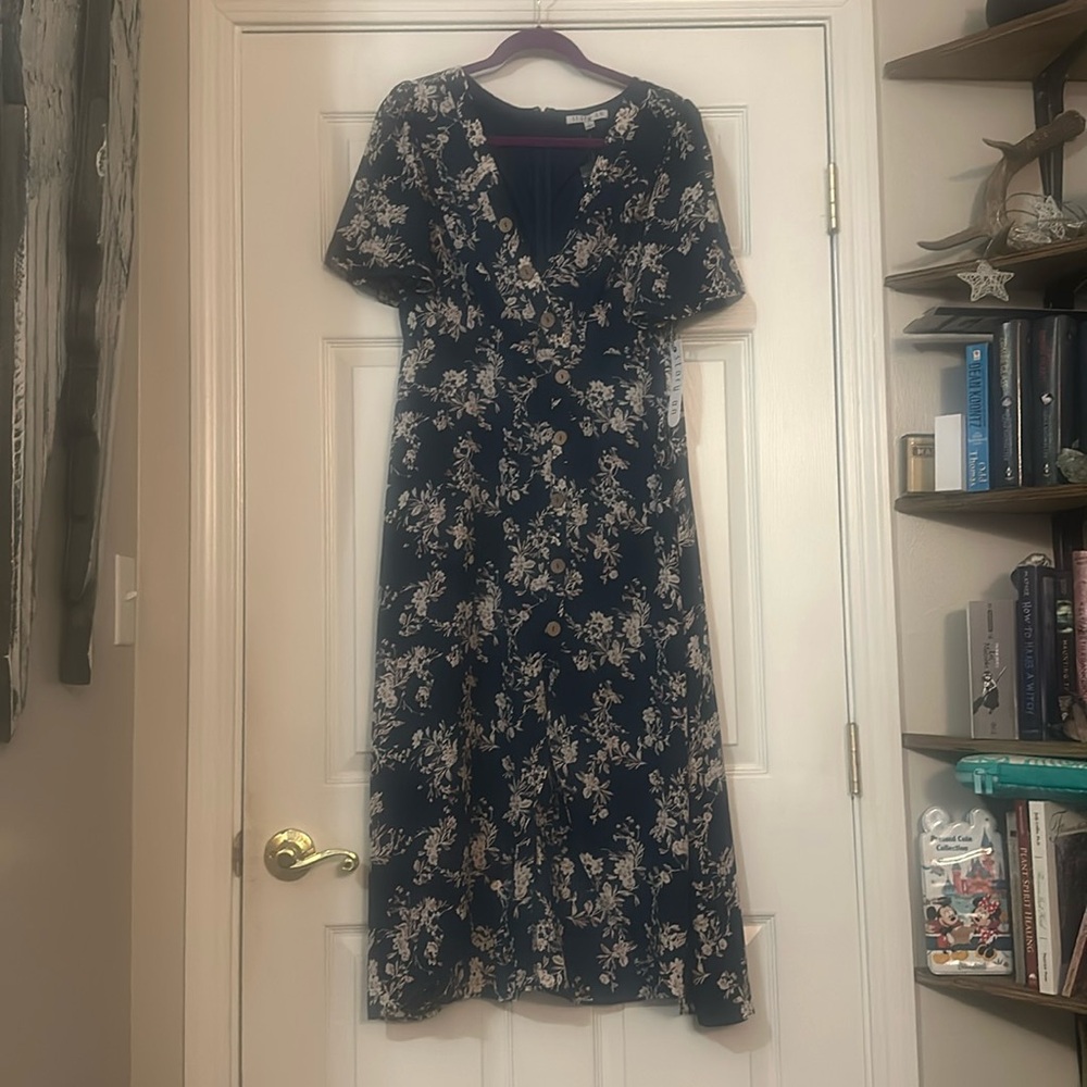 Story On Navy Midi Dress